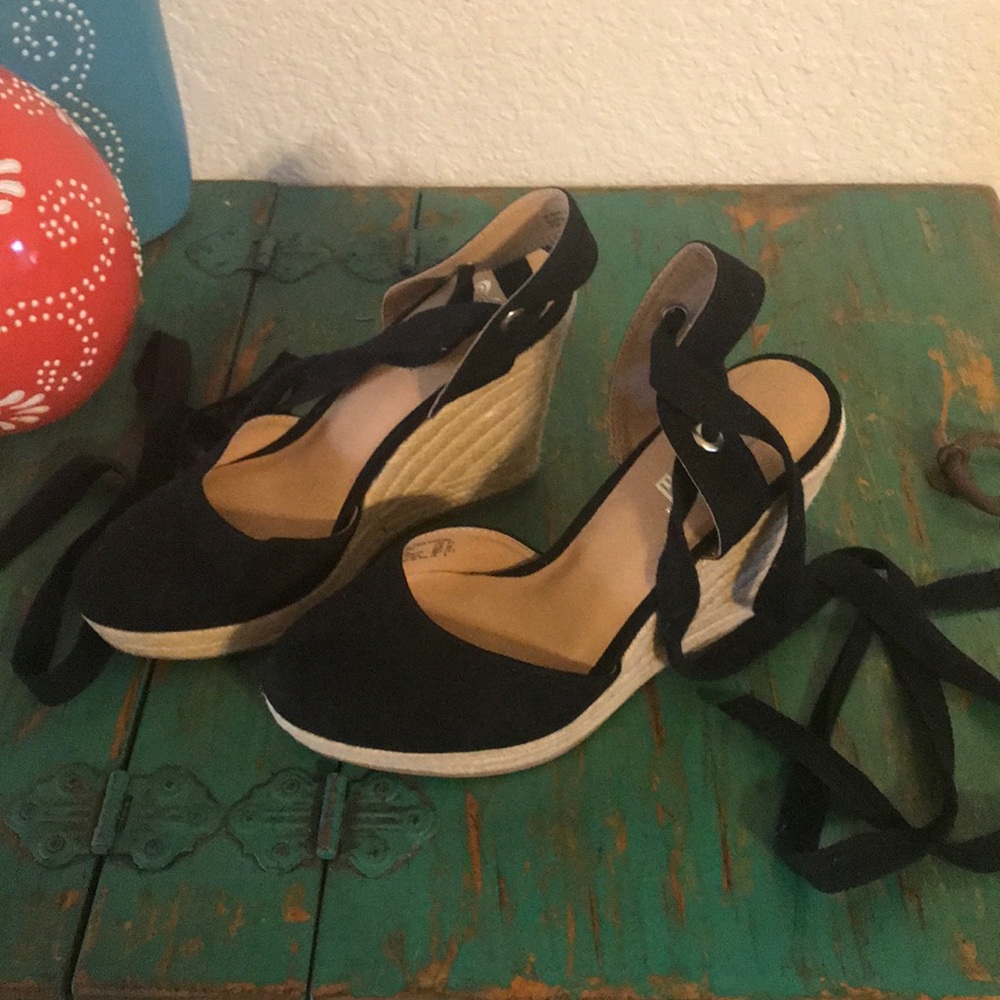 Beautiful black lace up wedges 6.5